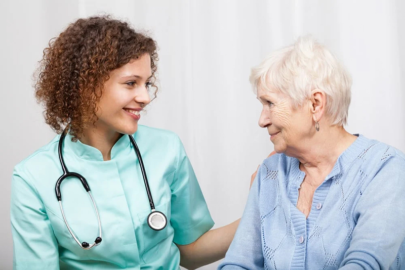8 Solutions for Effective Communication with Elderly Patients
